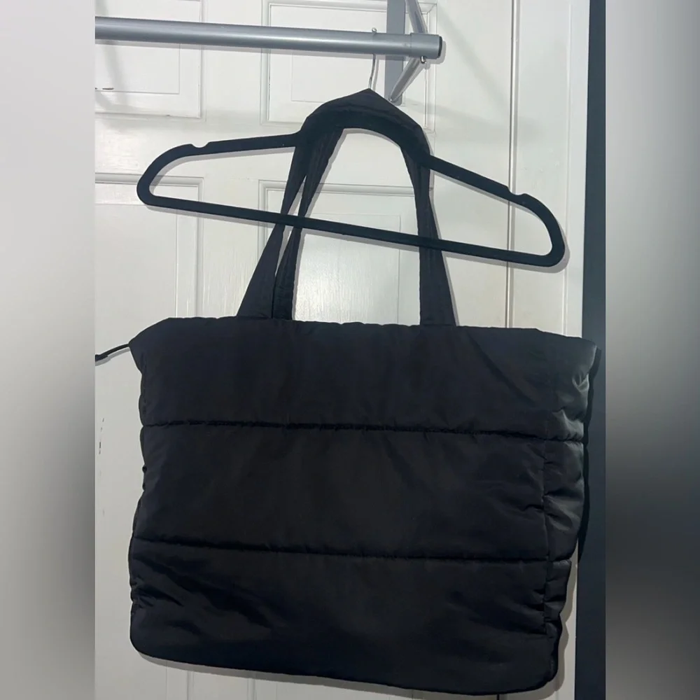 Victoria's Secret Victoria’s Point Puffer tote bag - Picture 3 of 9